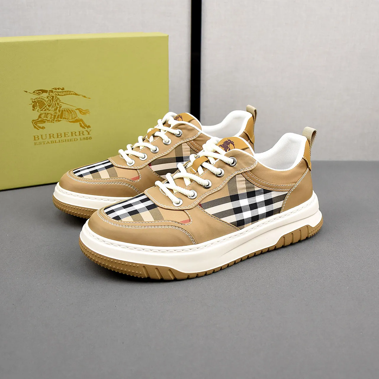 PP420❣️❣️❣️Burberry [Burberry] fashionable lace-up cloth shoes, uppers made of breathable fabric, rubber foam soles, men's size 38-44
